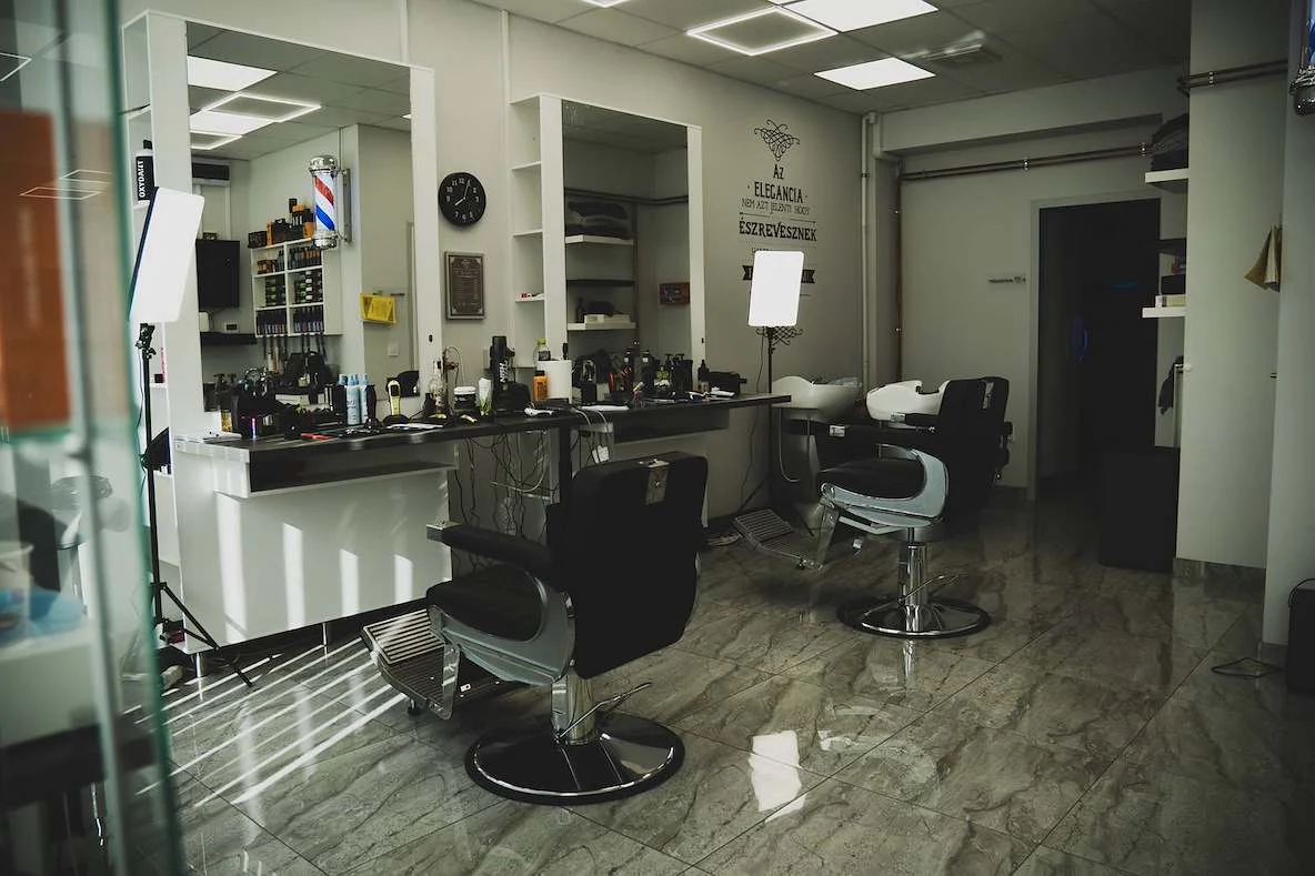 R78 Barbershop Rétság
